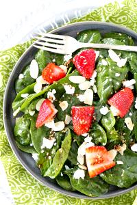 1 salad (170 g) Petite Spinach Strawberry Salad