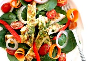 1 salad (5 oz) Seabreeze Spinach Salad with Grilled Chicken