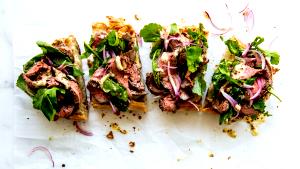 1 sandwich (12 oz) Roasted Sirloin Open-faced Sandwich