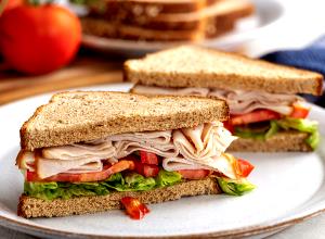 1 sandwich (140 g) Turkey Deli Sandwich