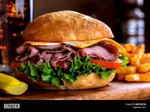 1 sandwich (198 g) Max Roast Beef (No Bun)