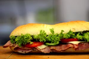 1 sandwich (198 g) Super Roast Beef Sandwich