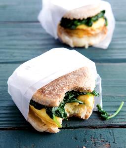 1 sandwich (205 g) Spinach & Cheddar Omelet Sandwich