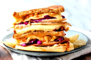 1 sandwich (215 g) Turkey Reuben Sandwich