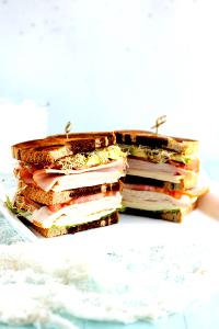 1 sandwich (218 g) Turkey Avocado Club Sandwich