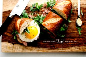 1 sandwich (225 g) 6" Steak, Egg & Cheese Flatbread