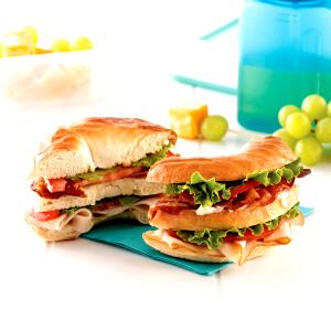 1 sandwich (235 g) Bagel Thin Club Sandwich