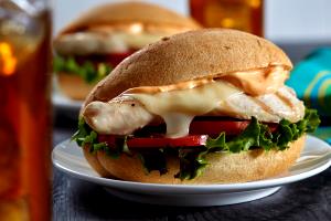 1 sandwich (255 g) Sriracha Chicken Sandwich