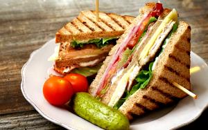 1 sandwich (359 g) Turkey Club Sandwich