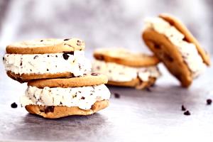 1 sandwich (56 g) Ice Cream Sandwiches