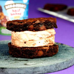 1 sandwich (94 g) Ice Cream Brownie