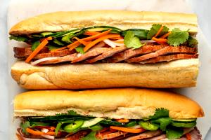 1 sandwich Banh Mi