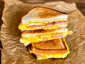 1 Sandwich Breakfast Sandwich, Egg Ham & Cheese