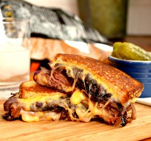 1 Sandwich Roast Beef Sandwich with Cheese