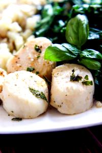 1 Scallop Steamed or Boiled Scallops