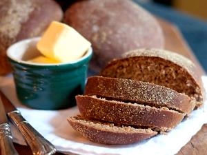 1 serving (1 oz) Steakhouse Honey Brown Bread