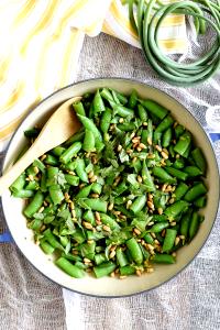 1 serving (10 oz) Gluten Free Garlic Snap Peas (Large)