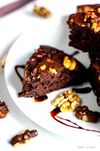 1 serving (124 g) Chocolate Walnut Brownie