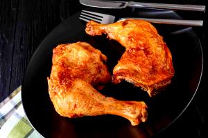 1 serving (139 g) Quarter Chicken Leg (with Skin)