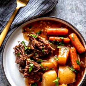 1 serving (140 g) Beef Pot Roast with Gravy