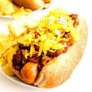 1 serving (180 g) Chopped Chili Cheese Dog