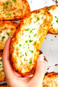 1 serving (180 g) Grilled Garlic Bread