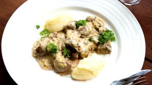 1 Serving (184.0 G) Veal Kidneys, cooked