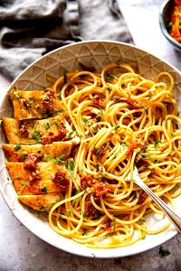 1 serving (198 g) Grilled Chicken Breast with Sundried Tomato Pasta