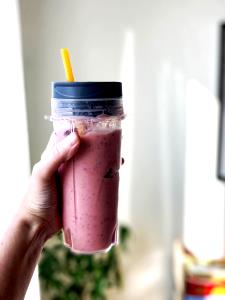 1 serving (21 oz) Berry Breeze Smoothie (Regular)