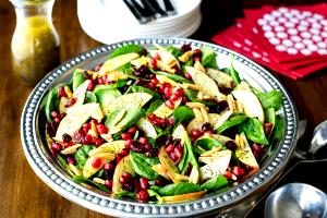 1 serving (235 g) Apple-Cranberry Spinach Salad with Reduced-fat Raspberry Dressing (Savor Size)