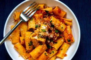 1 serving (236 ml) Rigatoni "D"