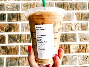 1 serving (24 oz) Iced Vanilla Bean Latte with Coconut Milk (Venti)