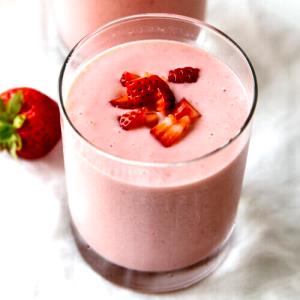 1 serving (24 oz) Strawberry-Banana Fruit Smoothie (Gigante)