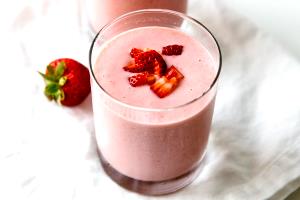 1 serving (24 oz) Strawberry Banana Smoothie (Large)