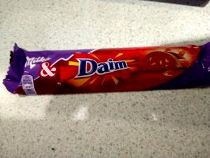 1 serving (25 g) Milka and Daim