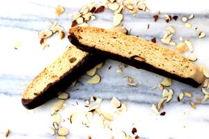 1 serving (2.5 oz) Amaretto Biscotti