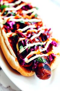 1 serving (280 g) Extra-Long Slaw Dog