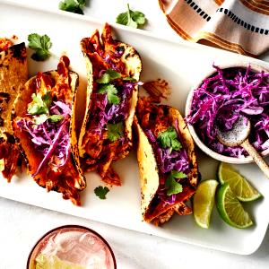 1 serving (289 g) Chicken Tacos with Red Cabbage Blend