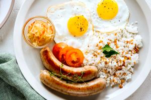 1 serving (293 g) Breakfast Platter with Sausage