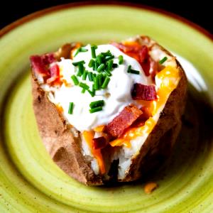 1 Serving (299.0 G) Baked Potato with Cheese Sauce & Bacon