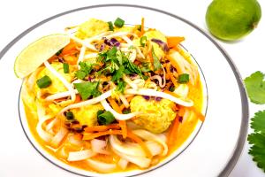 1 serving (320 g) Thai Curry Chicken Noodle Bowl