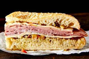 1 serving (333 g) 1/4 Veggaletta Muffaletta