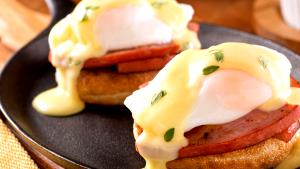 1 serving (345 g) Eggs Benedict - Ham & Tomatoes