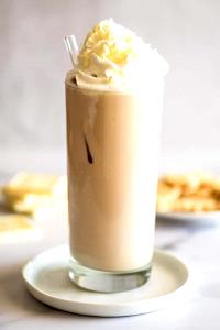 1 serving (355 ml) Iced White Chocolate Latte (Small)