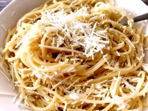 1 serving (382 g) Spaghetti with Mizithra Cheese and Brown Butter