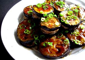 1 serving (383 g) Teriyaki Eggplant with Beef Patty & Brown Rice