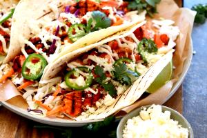 1 serving (387 g) Grilled Salmon Tacos