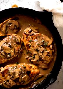 1 serving (394 g) Mushroom Gravy Chicken