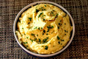 1 serving (4 g) Smoked Cheddar Mashed Potatoes