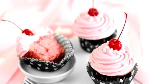 1 serving (4 oz) Cherry Chip Cupcake